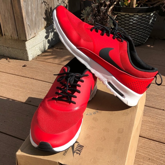 🤑 Women’s Nike Shoe - Picture 3 of 7